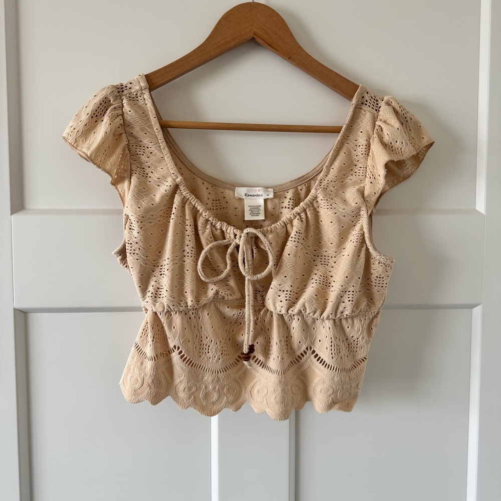 Urban Romantics Eyelet Lace Tie Front Cap Sleeve Cropped Top Cream Tan Sz XL